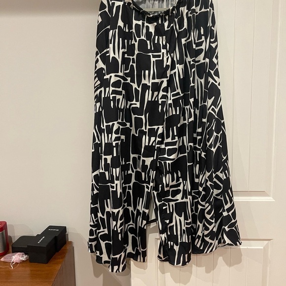 Chic Wide Leg Jumpsuit in Orange and Black - Picture 6 of 10